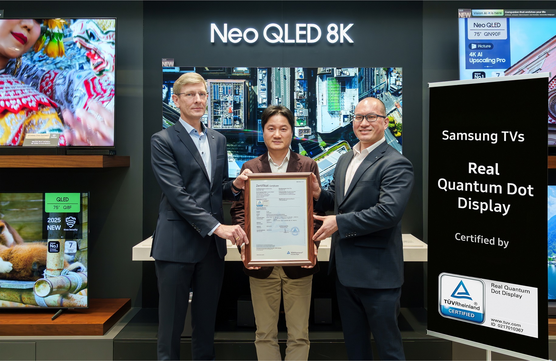 A Samsung QLED tévéit a TÜV Rheinland „Valódi Kvantumpontos Kijelző” tanúsítvánnyal ismerte el