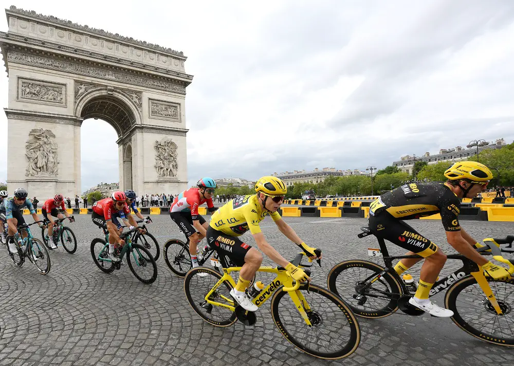 A Warner Bros. Discovery minden szakaszt élőben hoz el a Tour de France-ról