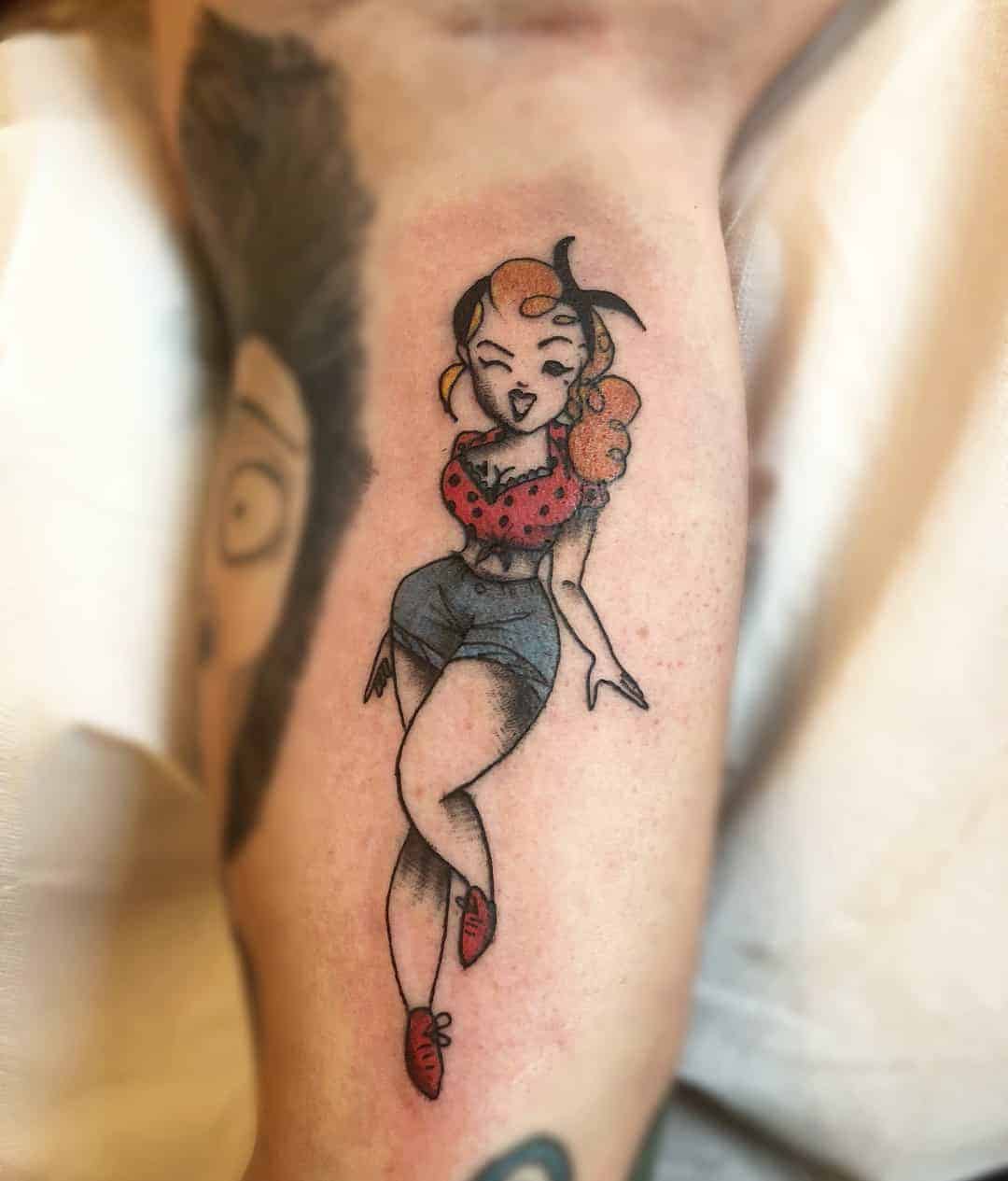Pin-up Girl tetoválás (21)