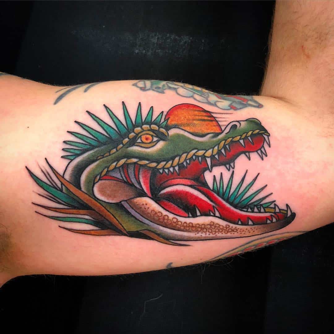 szines aligátor tetoválás