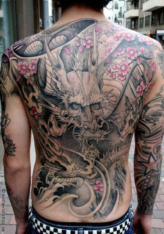 teljes hát sárkány tetoválás