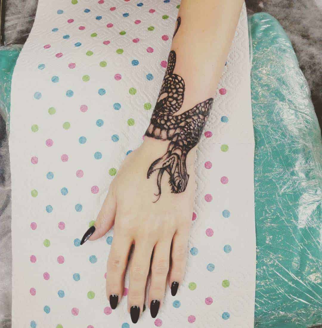 kézfej női tetoválások
