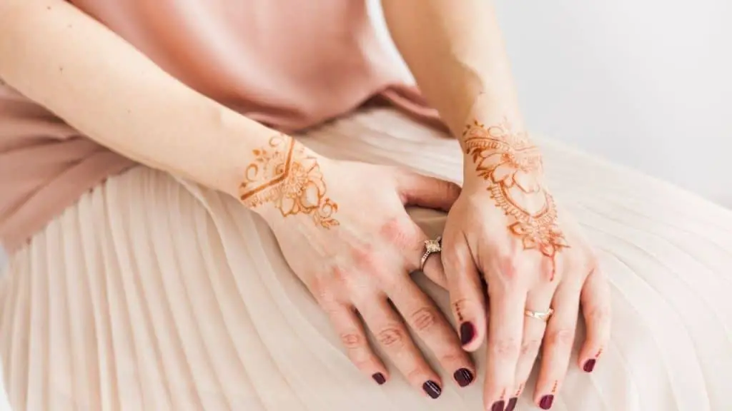 női kéz tetoválás