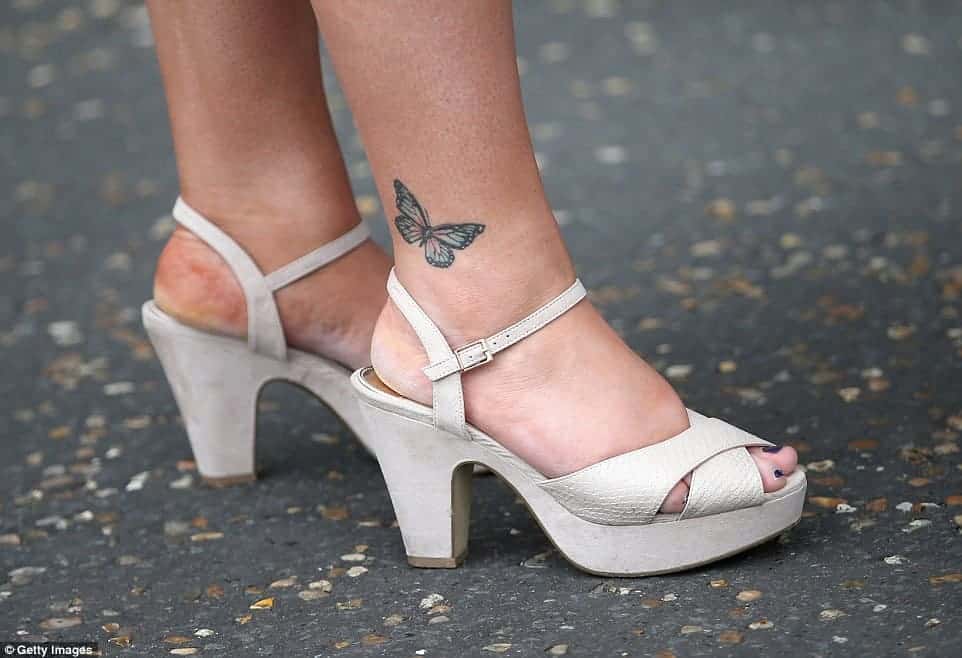Kis-szép-pillangó-tetoválás