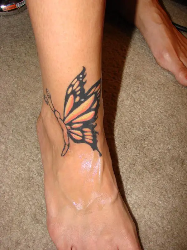 Szép színes pillangó tetoválás