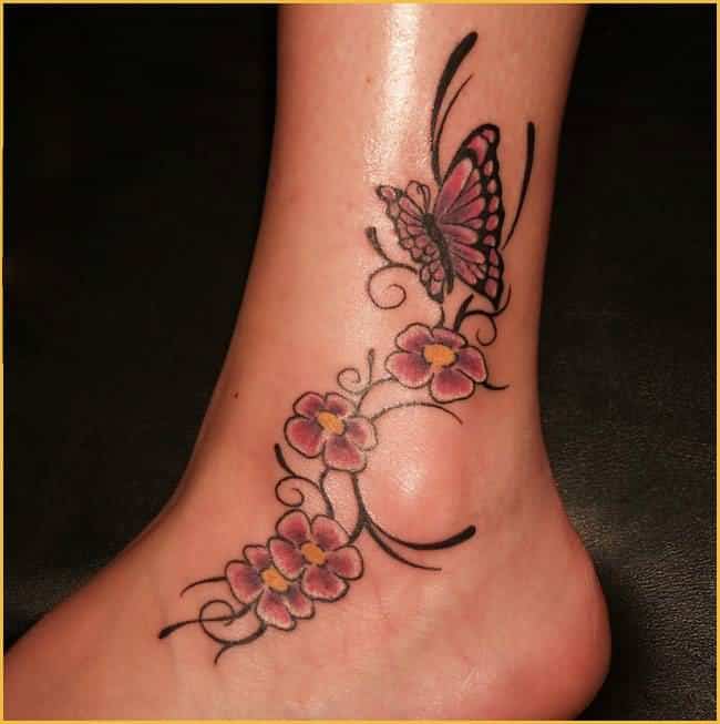 Szép-virág-a-pillangó-boka-tetoválás