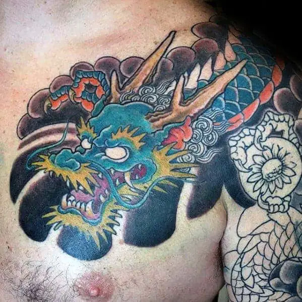 japán-zöld-sárkány-váll-tetoválás-férfiak