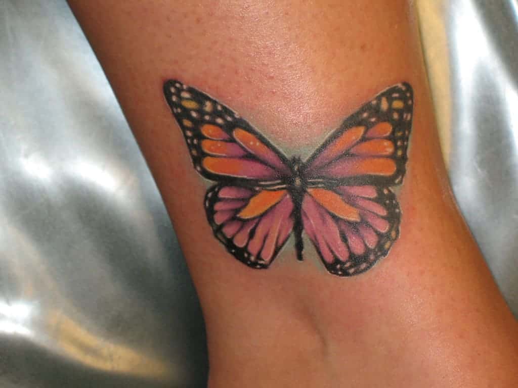 pillangó tetoválás bokára
