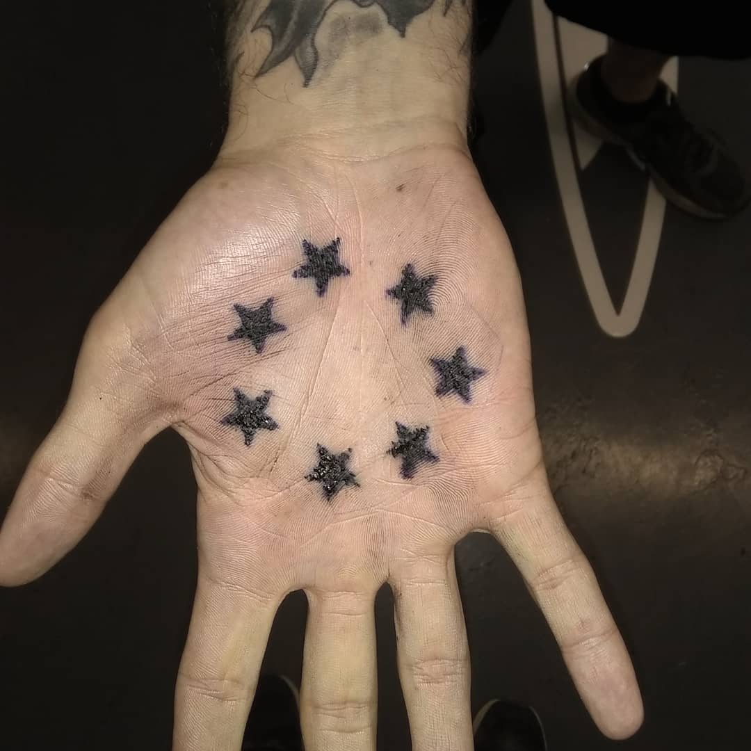 csillagok kéz tetoválás