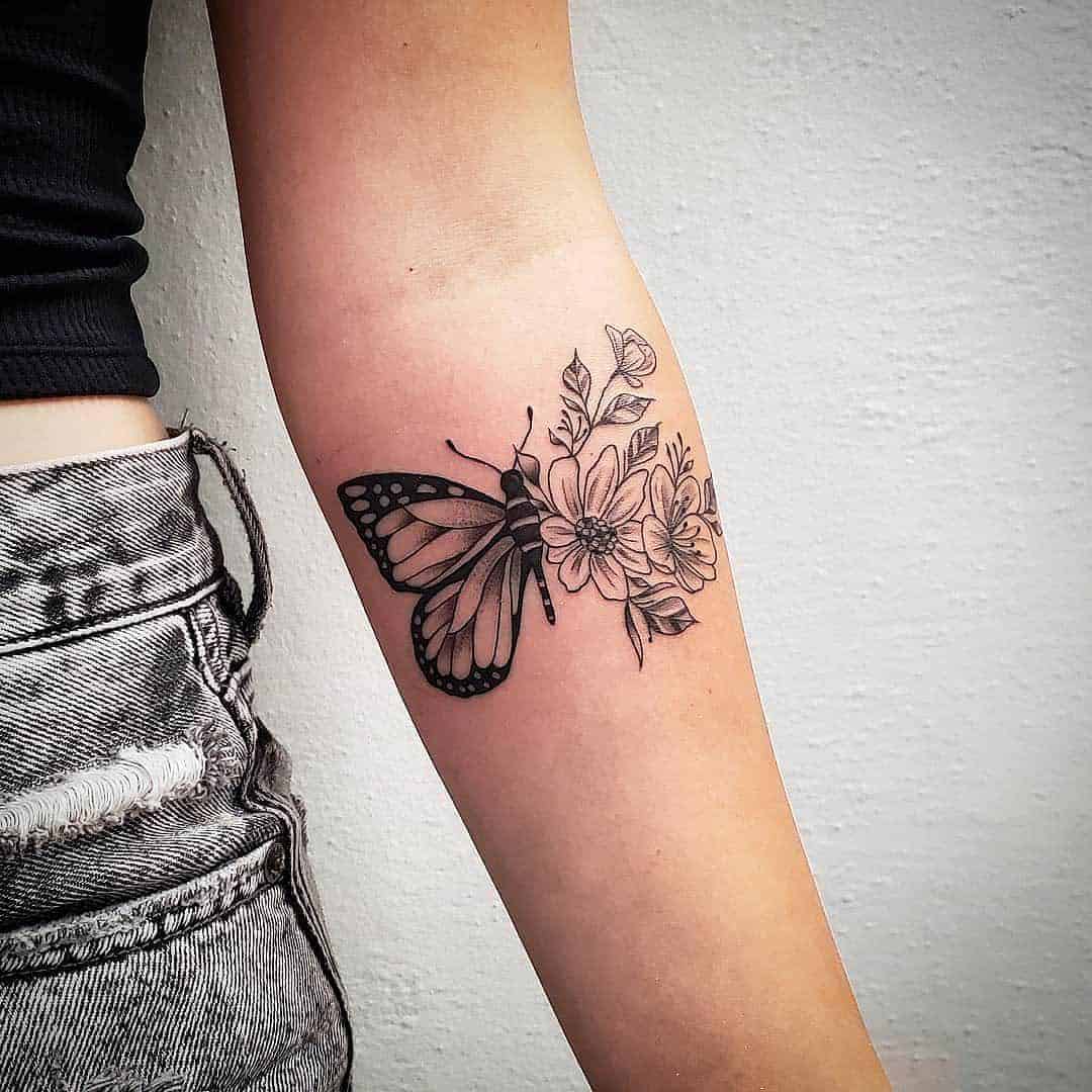 pillangó tetoválás alkaron