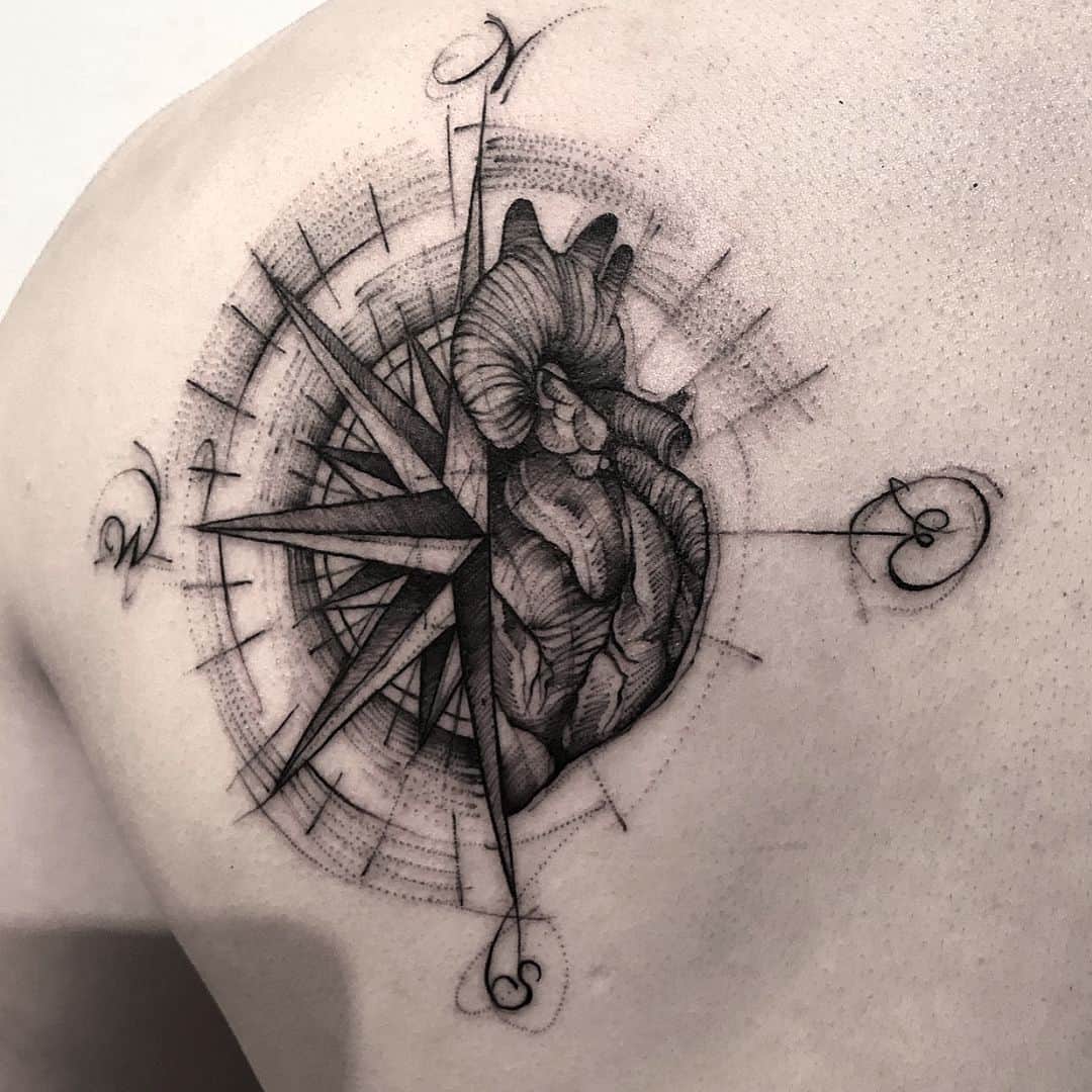 Szív iránytű tattoo