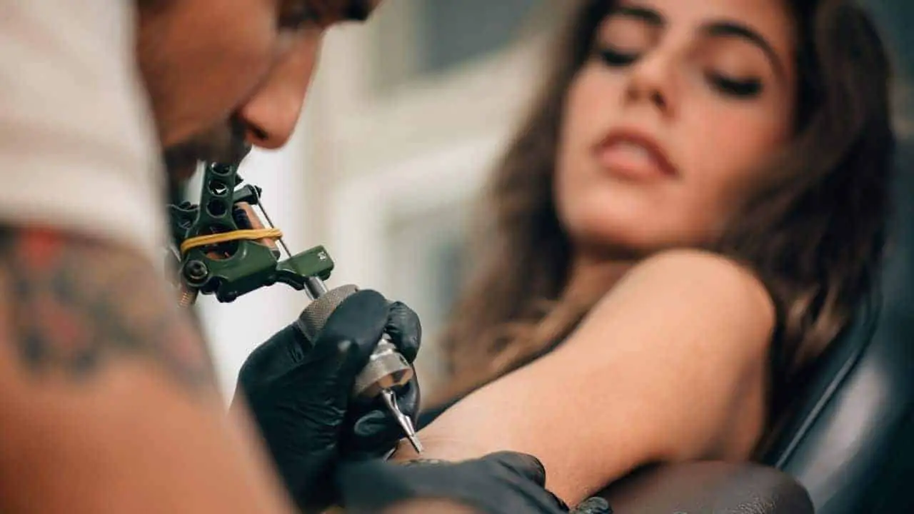 Veszélyes a tetoválás