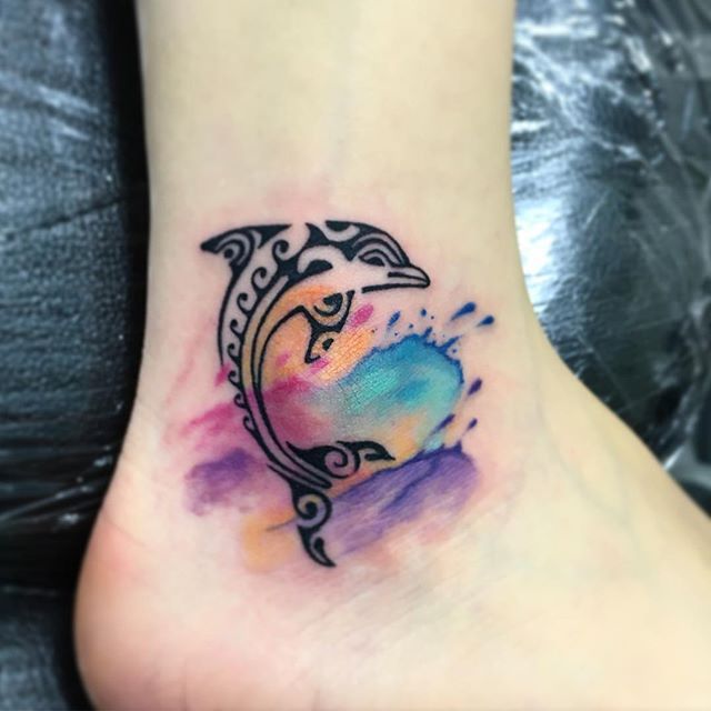 kicsi delfin tetoválás
