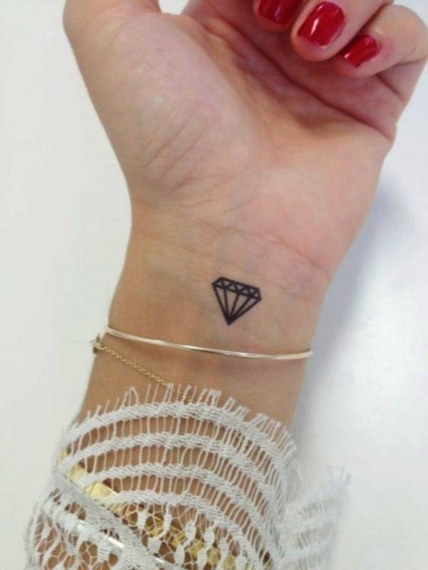 kicsi gyémánt tetoválás