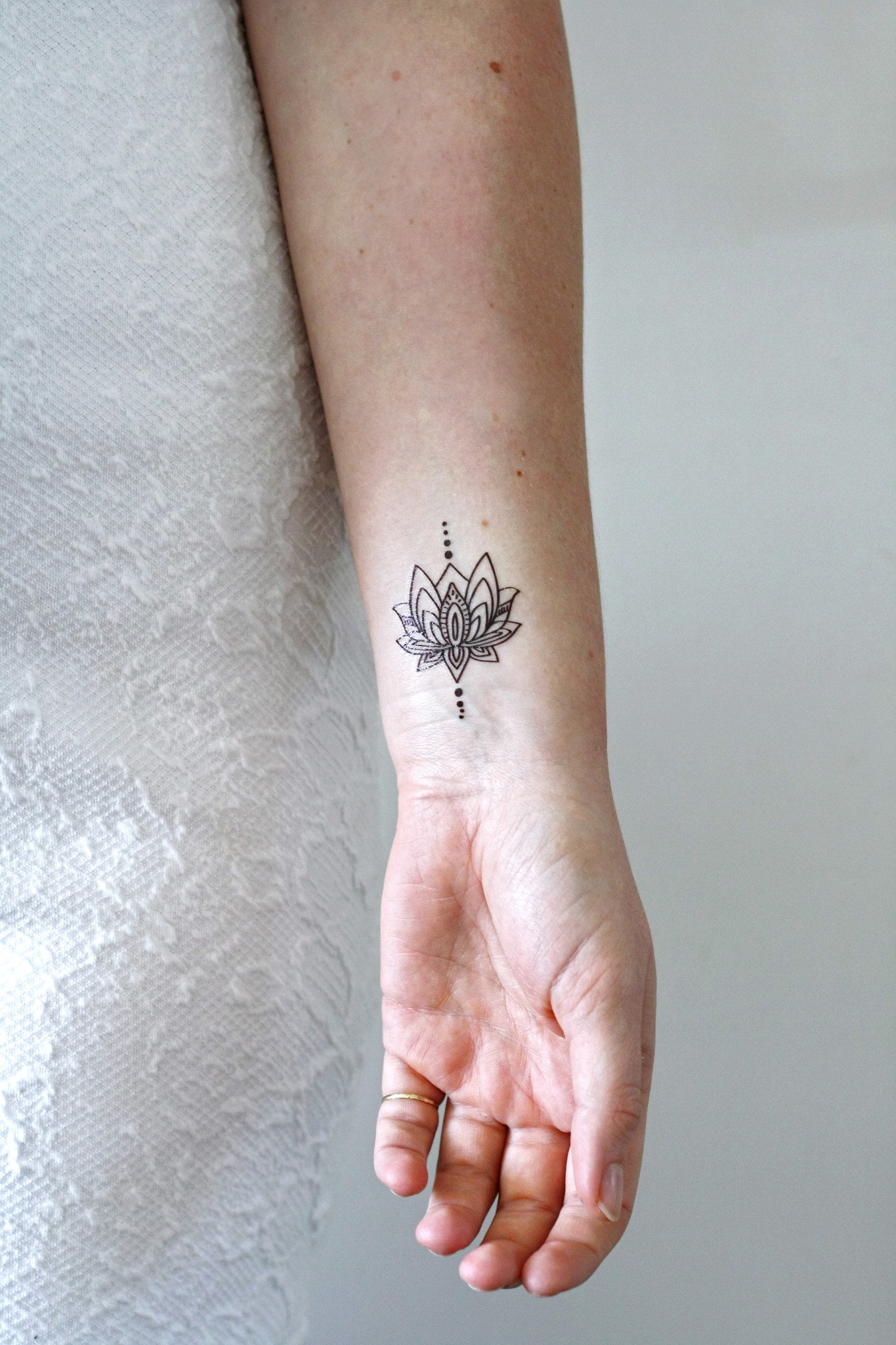 kicsi lótusz tetoválás