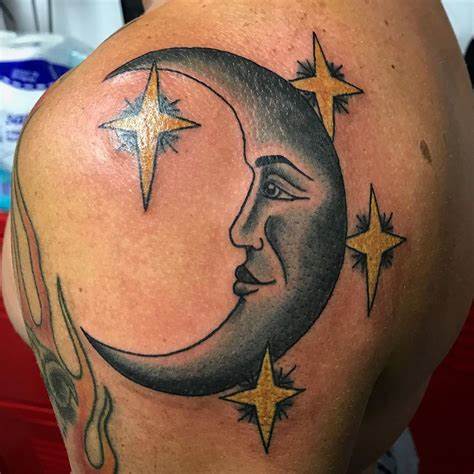 hold és csillag tetoválás