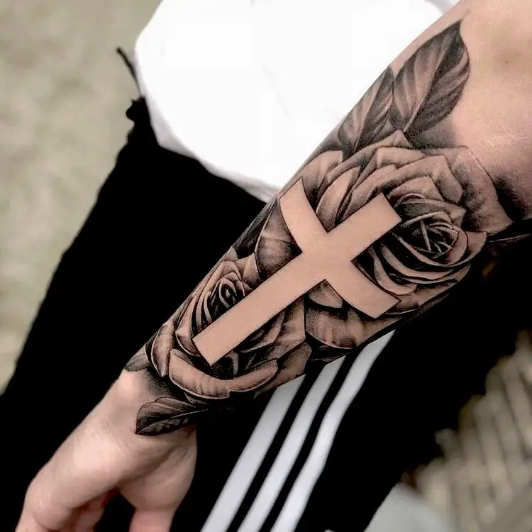rózsa és kereszt tetoválás