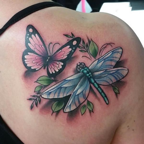 szitakötő és pillangó tetoválás