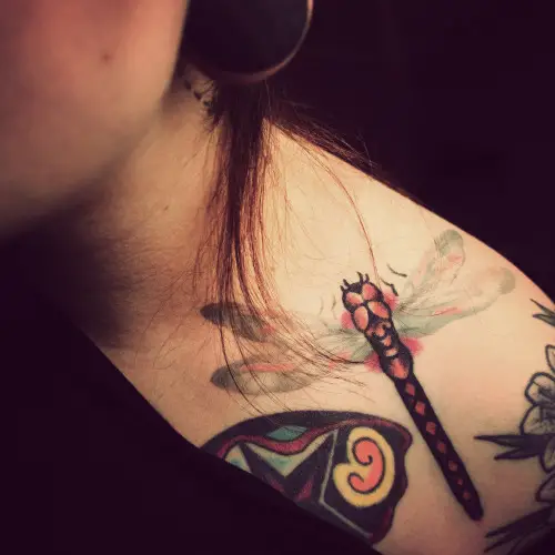 szitakötő tetoválás