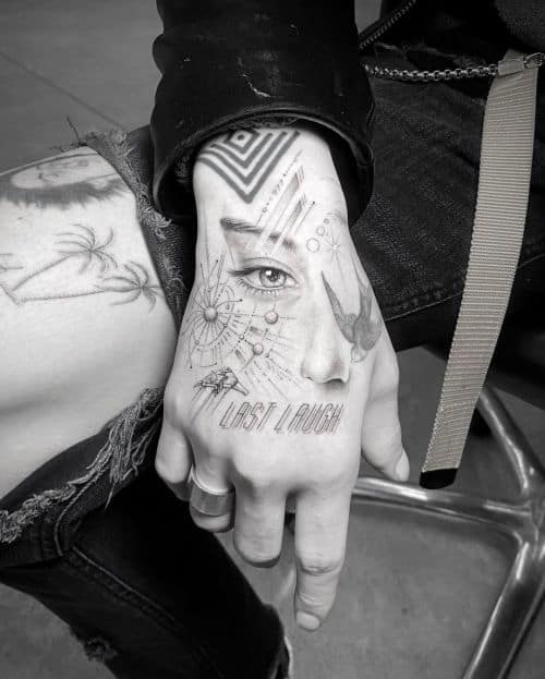 kézfej tetoválás