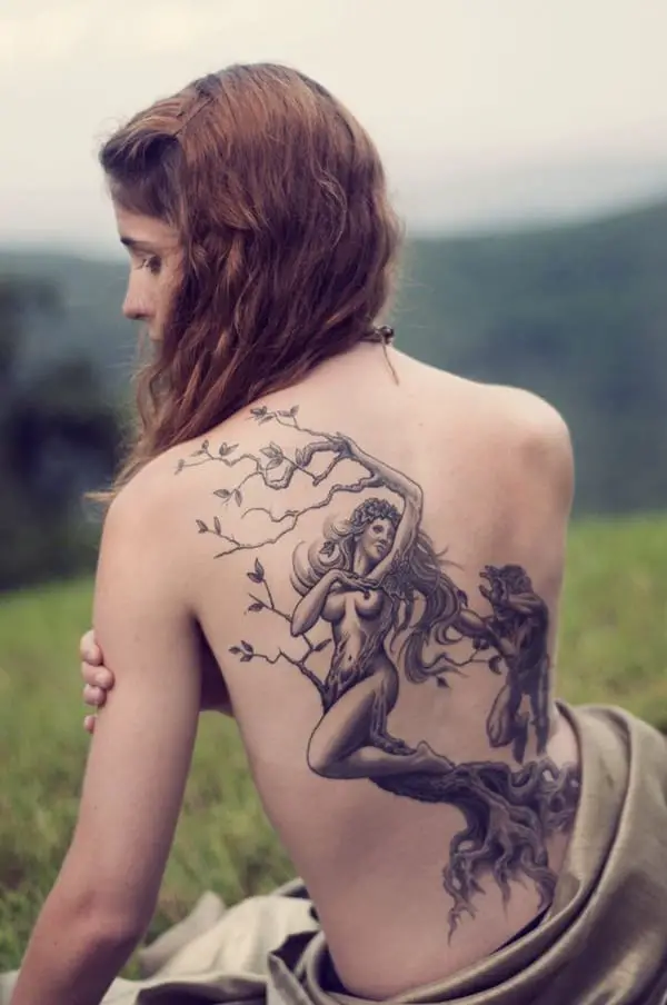 női hát tetoválás