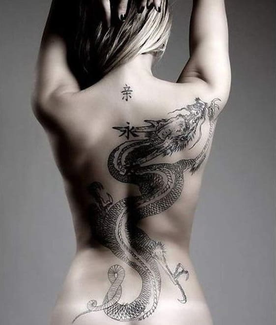 női sárkány tetoválás