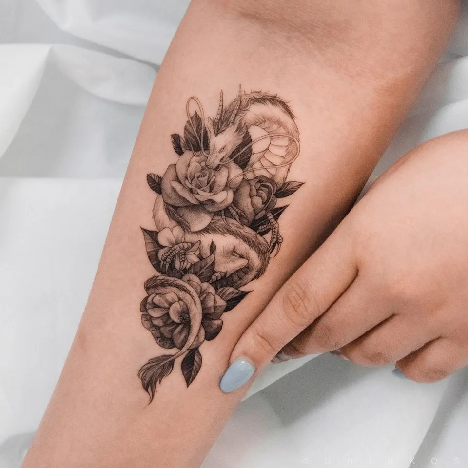sárkány tetoválás nőknek