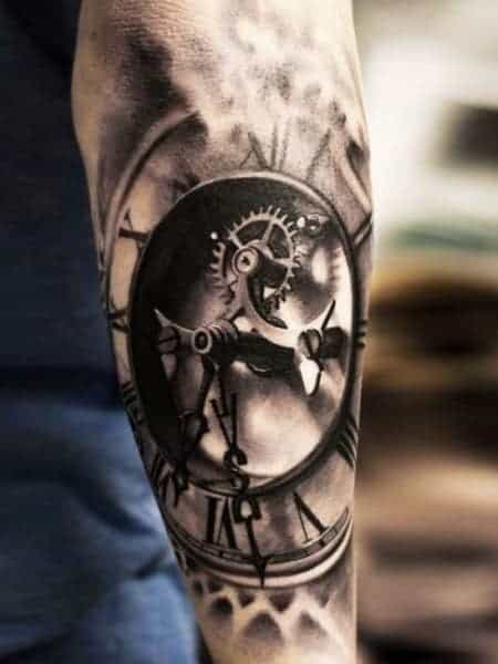 óra +D tetoválás