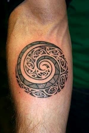 koru maori tetoválás