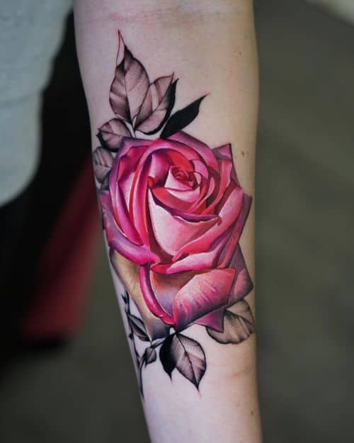 rózsaszín tetoválás